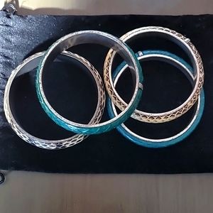 Jessica Simpson 4 piece bangle bracelet set. OS. Blue, green and tan colors.
